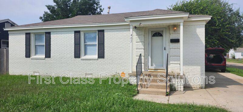 Foto principal - 407 E Rickenbacker Dr