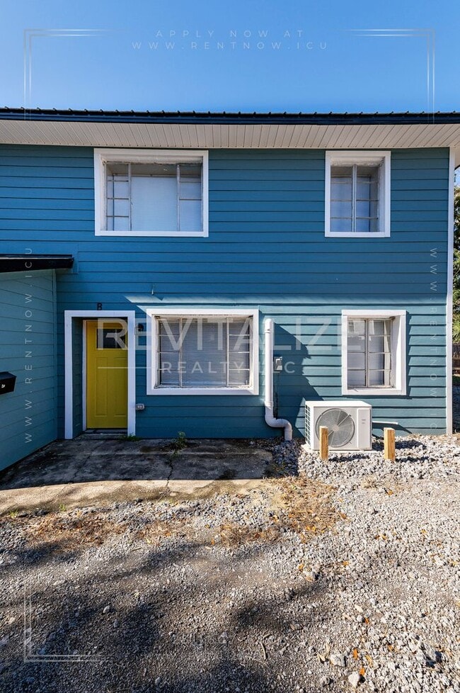 Building Photo - 1704 McGill Ave