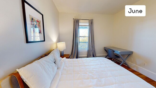 ROOM ONLY in 5-bed/1.0-bath Home photo'