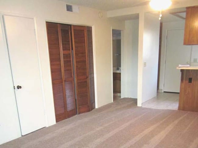 Building Photo - 217 Hughes Ln