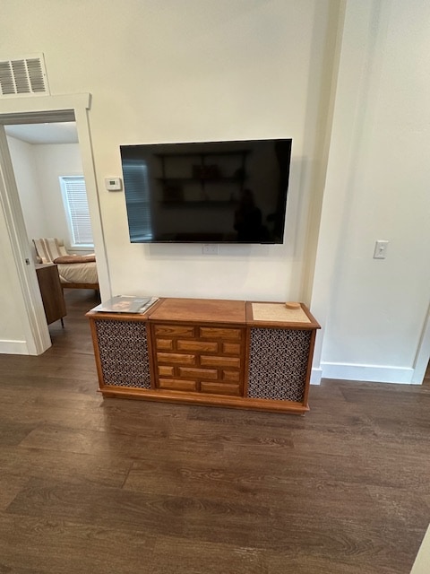 Building Photo - 835 S Edison St