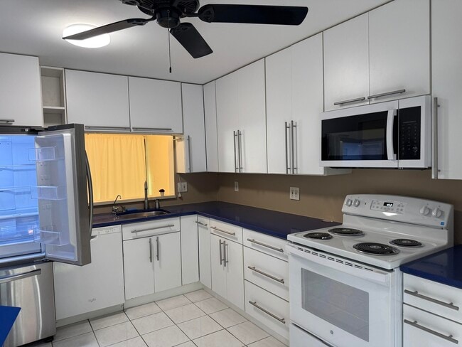 Foto del edificio - 3242 Perimeter Dr