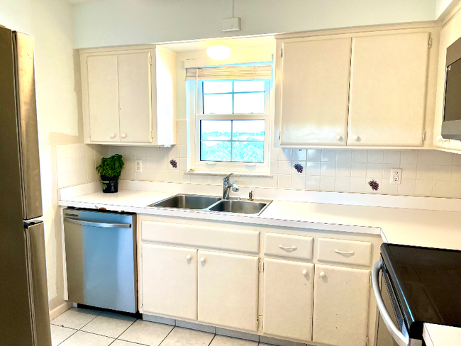 Foto del edificio - 2333 Indian River Blvd