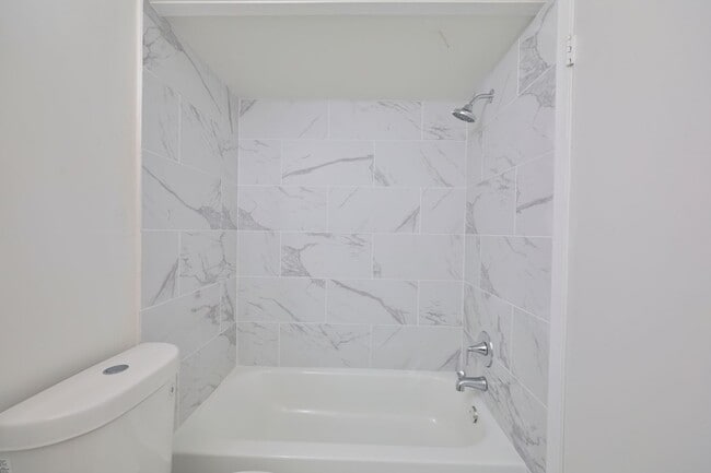 Building Photo - ??? RECENTLY UPDATED, 2 BEDROOMS AND 3 BAT...