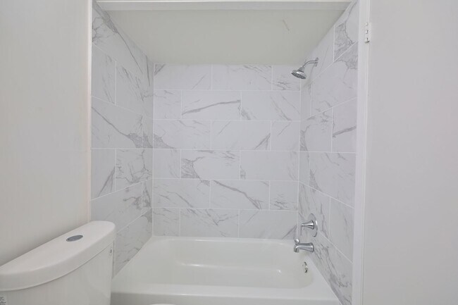 Foto del edificio - ??? RECENTLY UPDATED, 2 BEDROOMS AND 3 BAT...