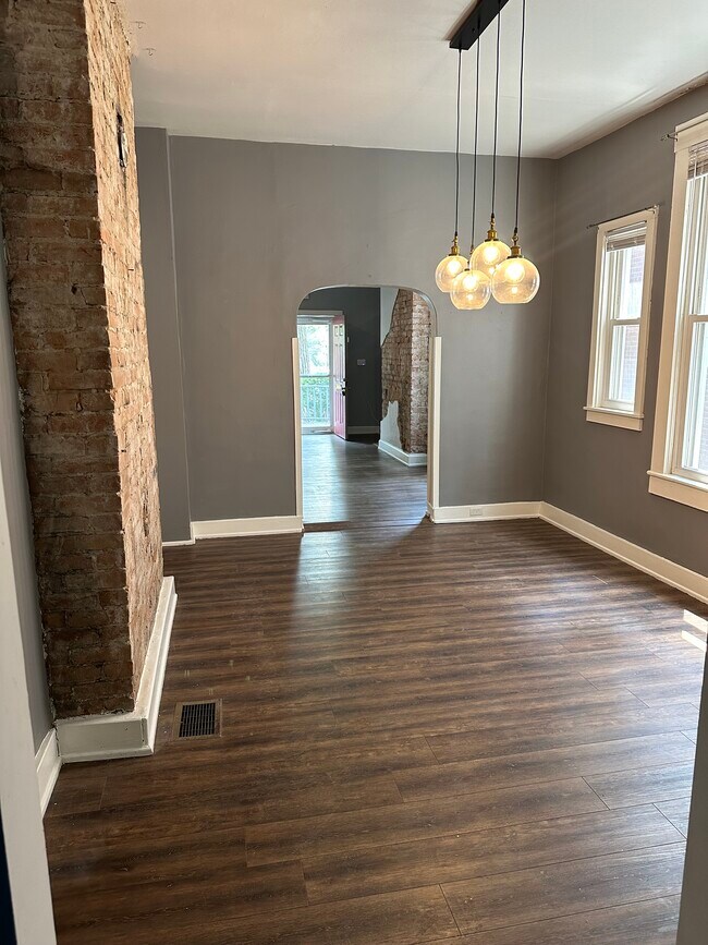 Building Photo - 2211 Kemper Ln