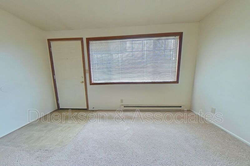 Primary Photo - 680 SW Washington Ave