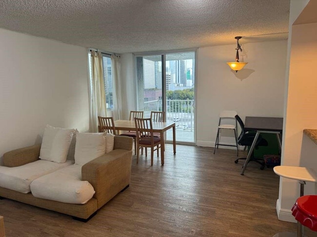 Building Photo - 850 N Miami Ave