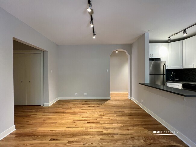 Foto del edificio - 2420 N Kedzie Blvd