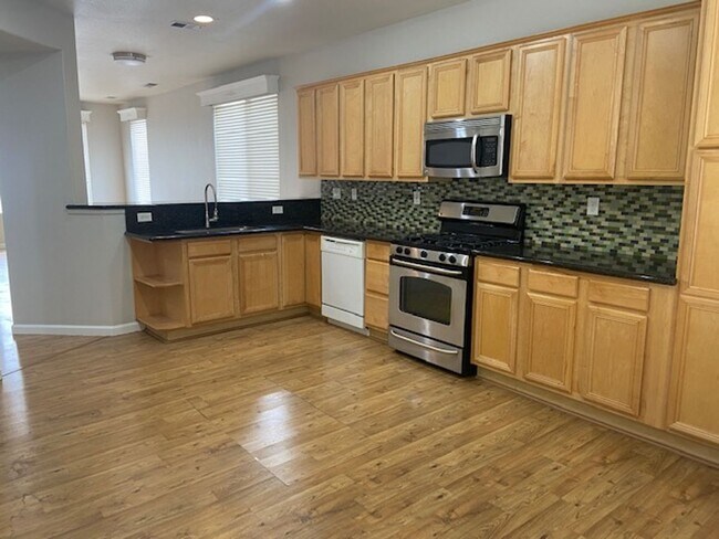Building Photo - South Reno - Double Diamond Stunner - Tons of Amenities!