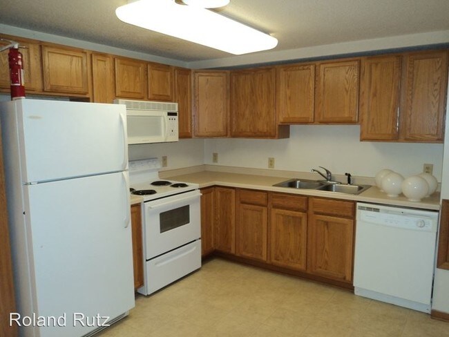 Building Photo - 23 Bloomer St E