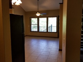 Building Photo - 1920 Parkwild Dr