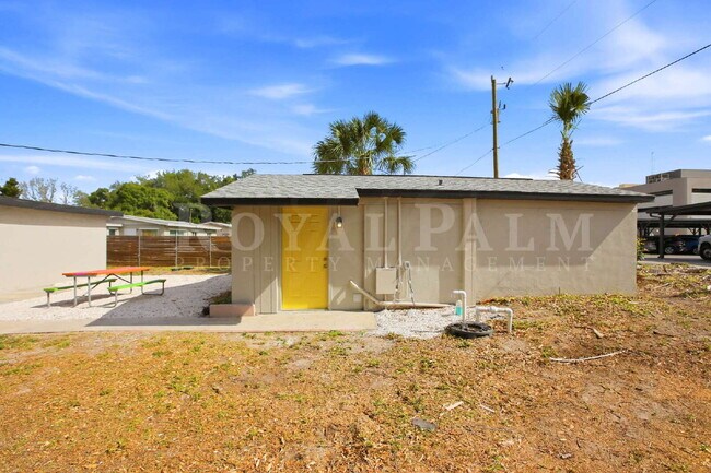 Foto del edificio - North Fort Myers has 99 Problems but this 1/1 Isn't It!