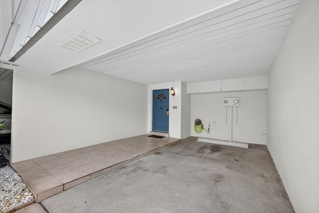 Foto del edificio - 382 Golfview Rd