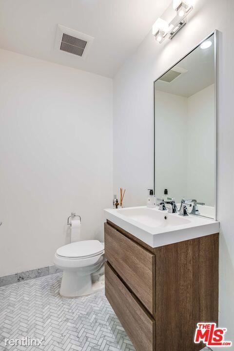 Building Photo - 3 br, 3.5 bath House - 4721 Wilshire Blvd