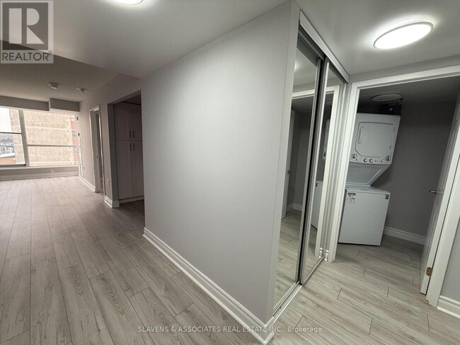 Photo du bâtiment - 2 Neptune Dr