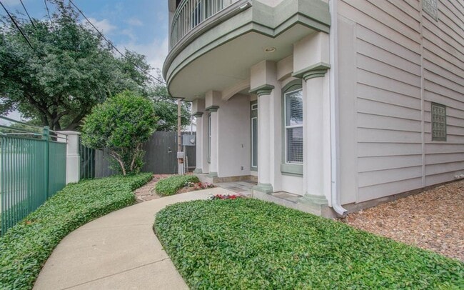 Building Photo - 4711 San Jacinto St