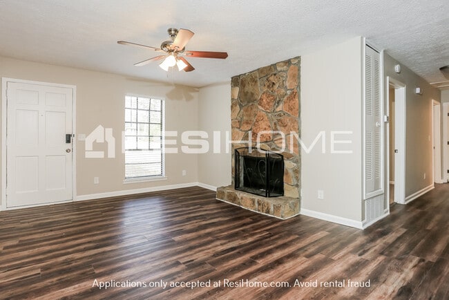 Building Photo - HOME FOR RENT!