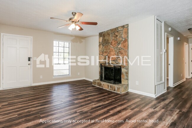 Foto del edificio - HOME FOR RENT!