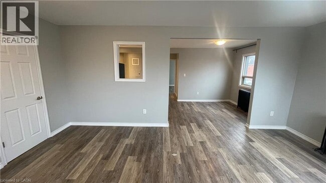 Building Photo - 468 Main St E