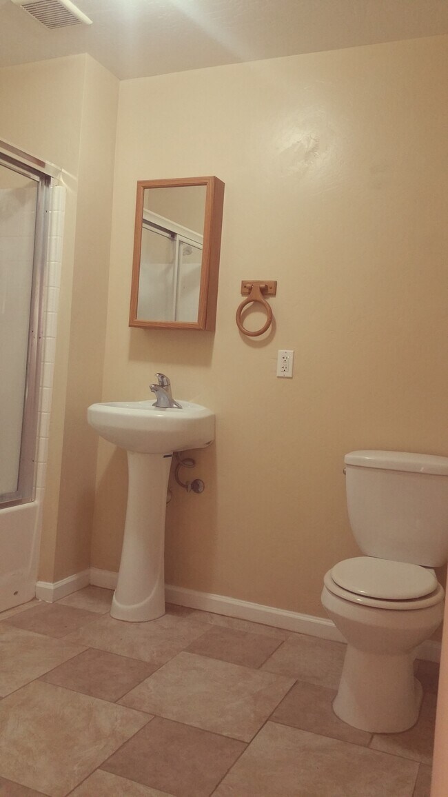 Building Photo - 1025 Beale Ave