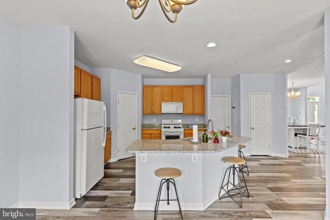 Building Photo - 45370 Barefoot Dr