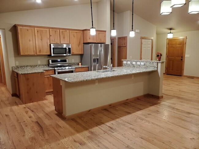 Kitchen - 743 Yellowstone Ave