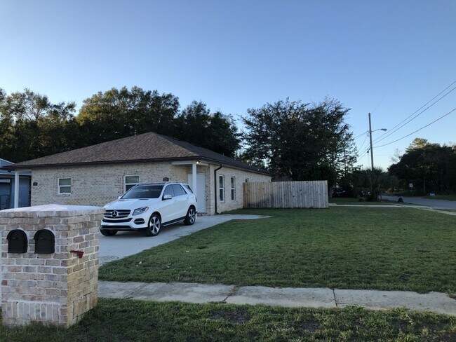 right side w/ additional parking pad - 25 Jackson St