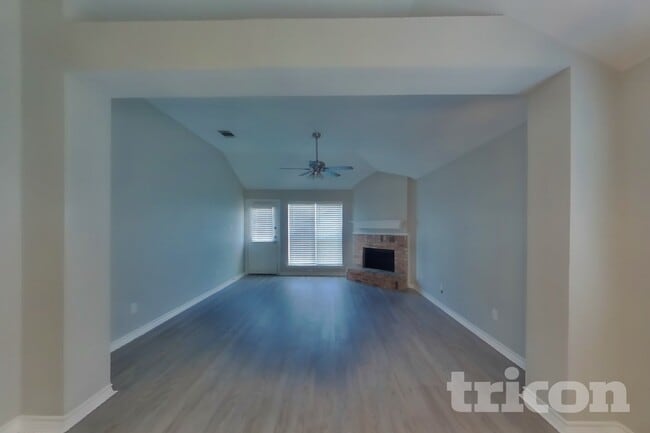 Foto del edificio - 233 Amherst Dr