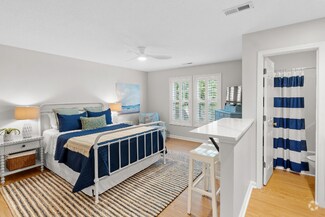Building Photo - 3350 Club Villas Dr