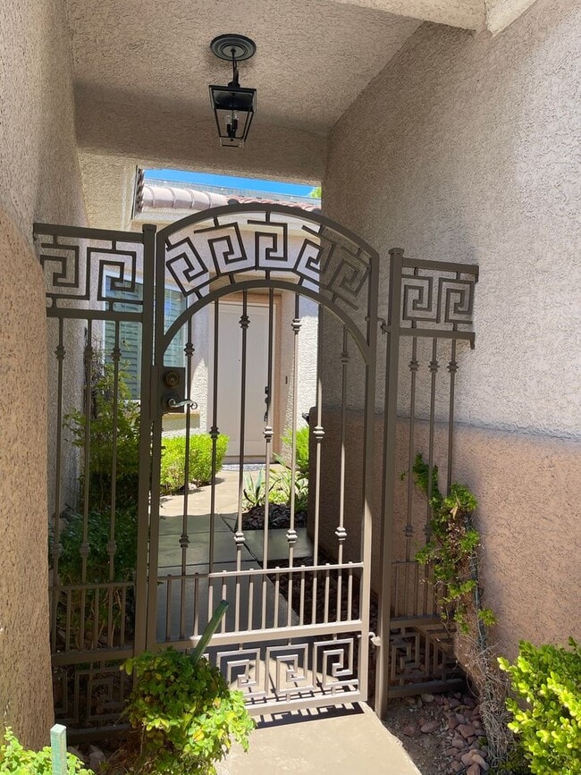 Building Photo - Stunning Single-Story Home with Casita in ...