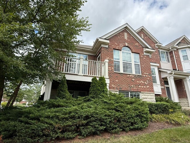 Building Photo - 2528 Dunraven Ave
