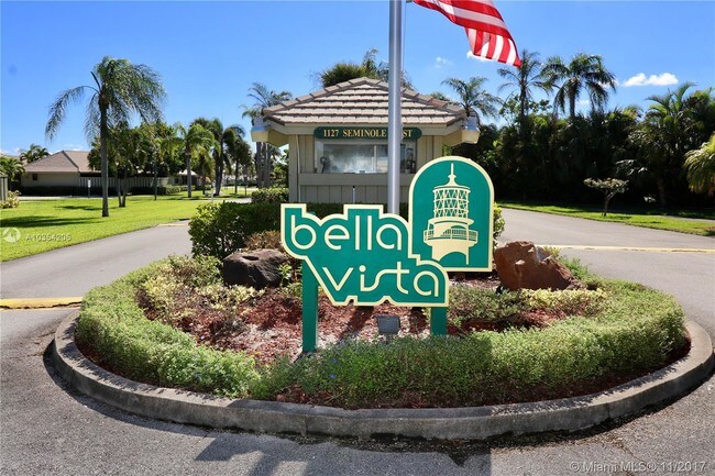 Foto del edificio - 810 Bella Vista Ct S