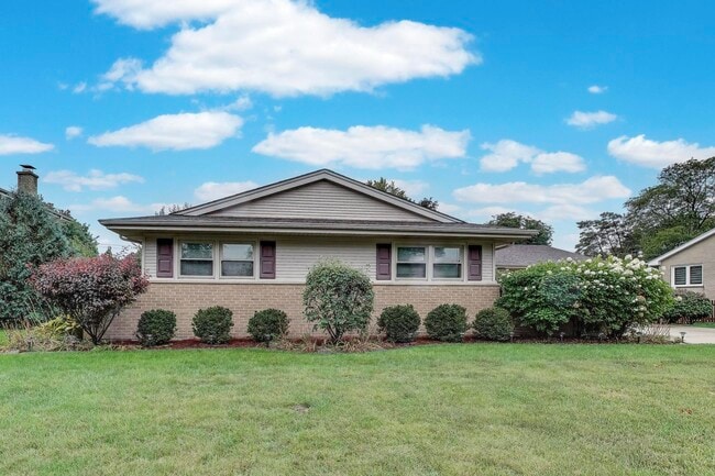 Building Photo - 933 Garden Ln