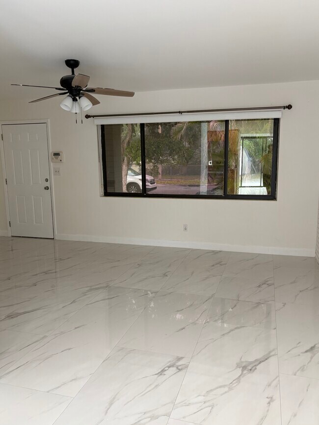 Foto del edificio - 355 Arlington Rd