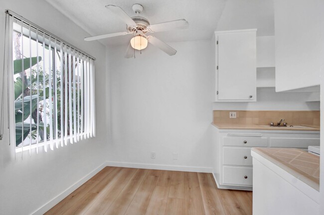 Foto del interior - 1437 Brockton Ave, Prime West LA, north of...