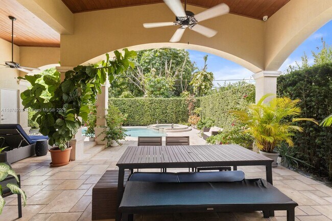 Foto del edificio - 718 SW 26th Rd