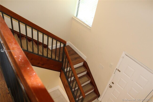 Building Photo - 1911 Bayberry Dr