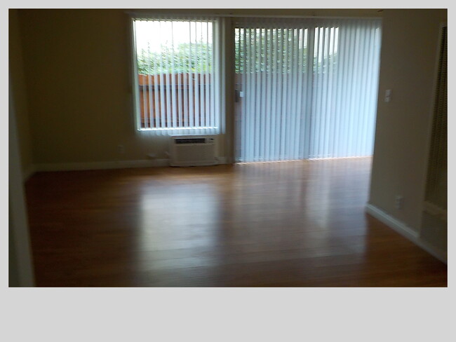 Living room - 15328 Albers St