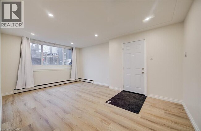 Building Photo - 433 Guelph St