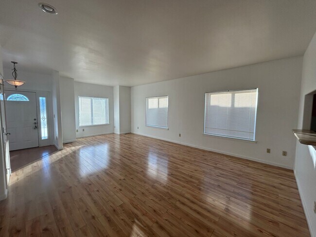 Building Photo - 8391 Glendale Dr