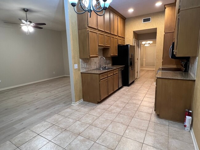 Foto del edificio - 7955 Pecan Dr