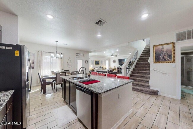 Foto del edificio - 12820 Linstead Ave