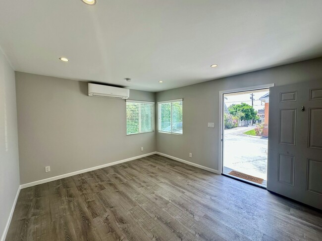 Foto del edificio - 1591 1/2 West 35th Place