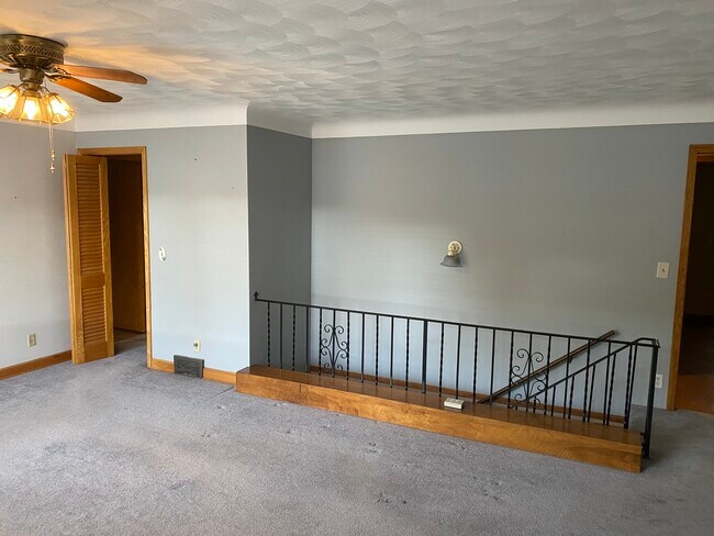 Living room - 4600 Folwell Dr