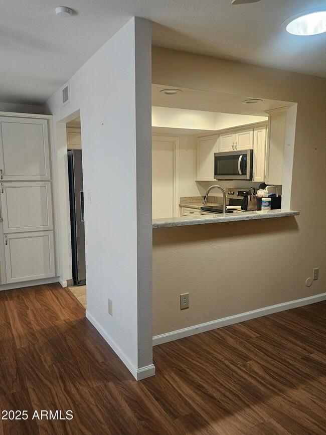 Building Photo - 12244 S Chippewa Dr