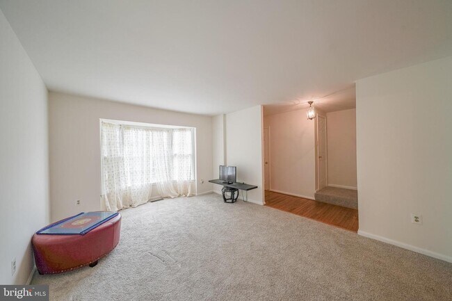 Building Photo - 4773 Gainsborough Dr