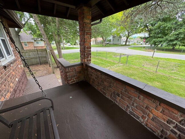 Foto del edificio - 2 bed 1 bath Rochester Hills ranch with ga...