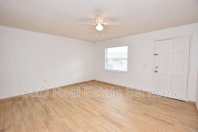 Foto del edificio - 613 Robin Rd