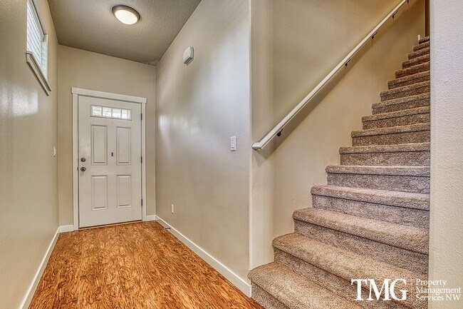 Foto del edificio - Contemporary 3 Bed 2.5 Bath Style Home in ...